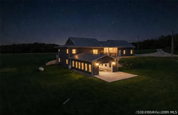 $949,000 | 367 Hwy Mm, Eldon, MO 65026