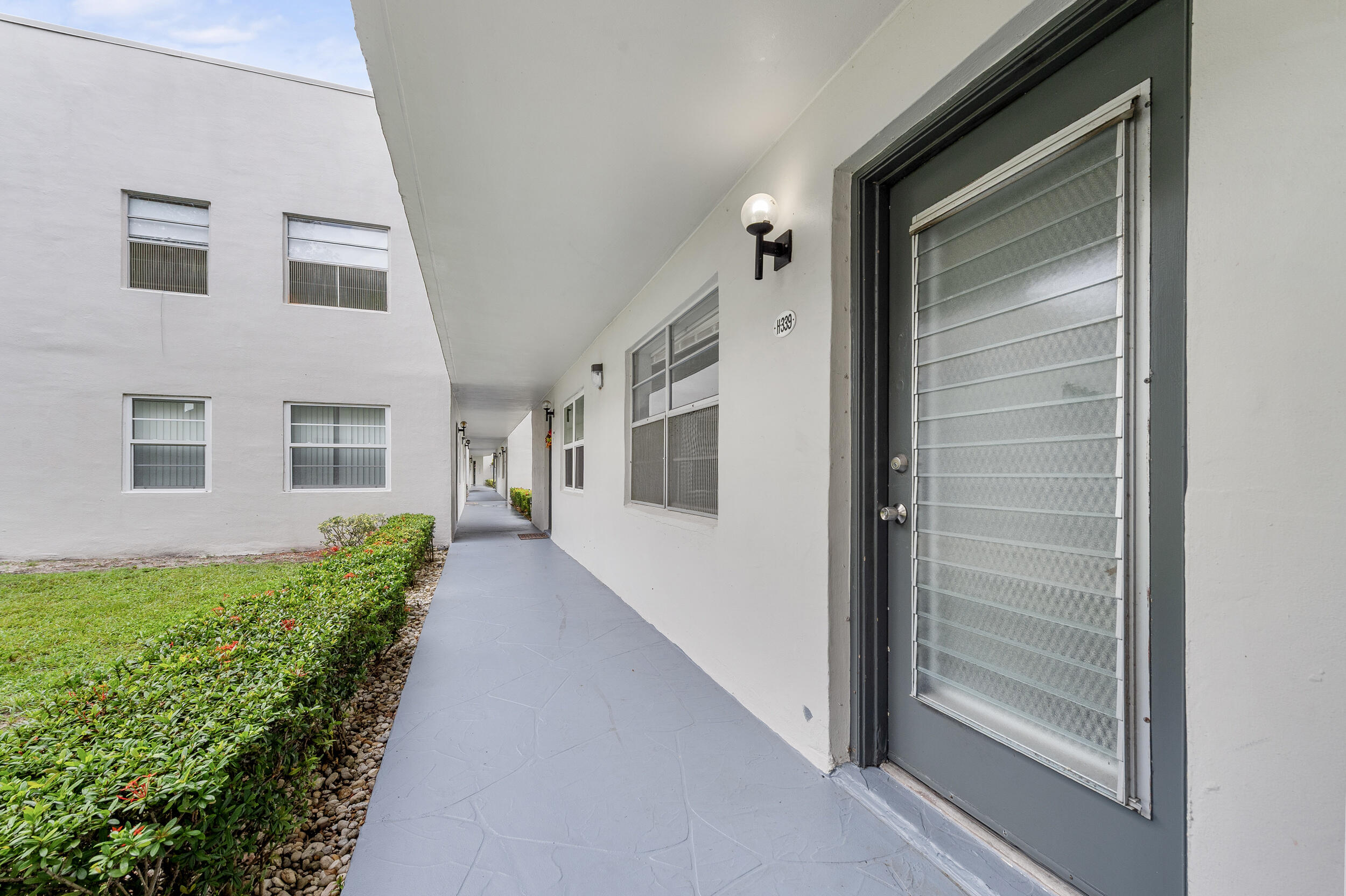 339 Normandy Lane Delray Beach, FL 33484 - Photo 3 of 36 _dsc8791