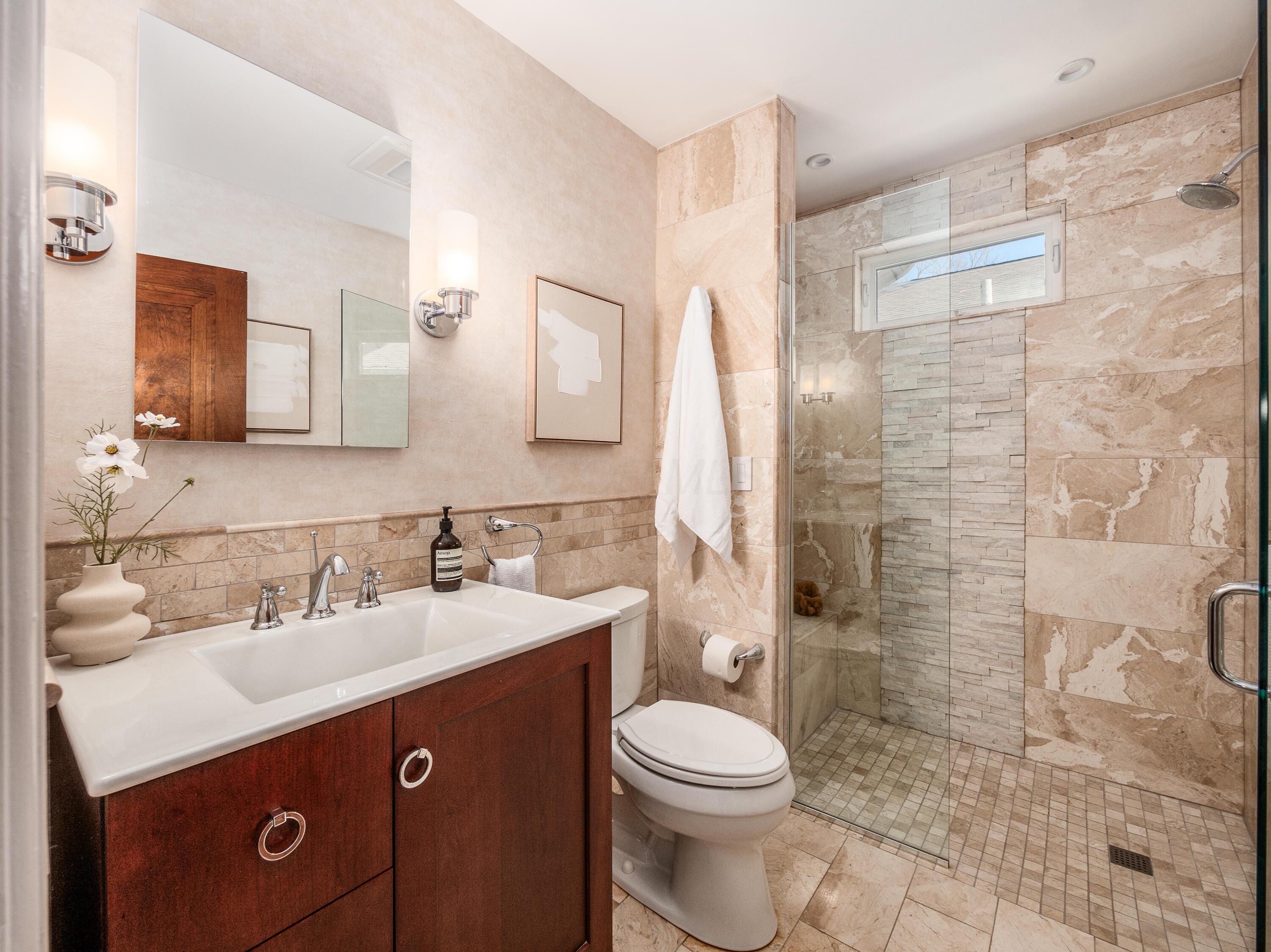 529 Crestview Road Columbus, OH 43202 - Photo 23 of 35 Your impressive full bath offers...