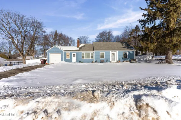 $345,000 | 10 Skyview Drive, Colonie, NY 12047