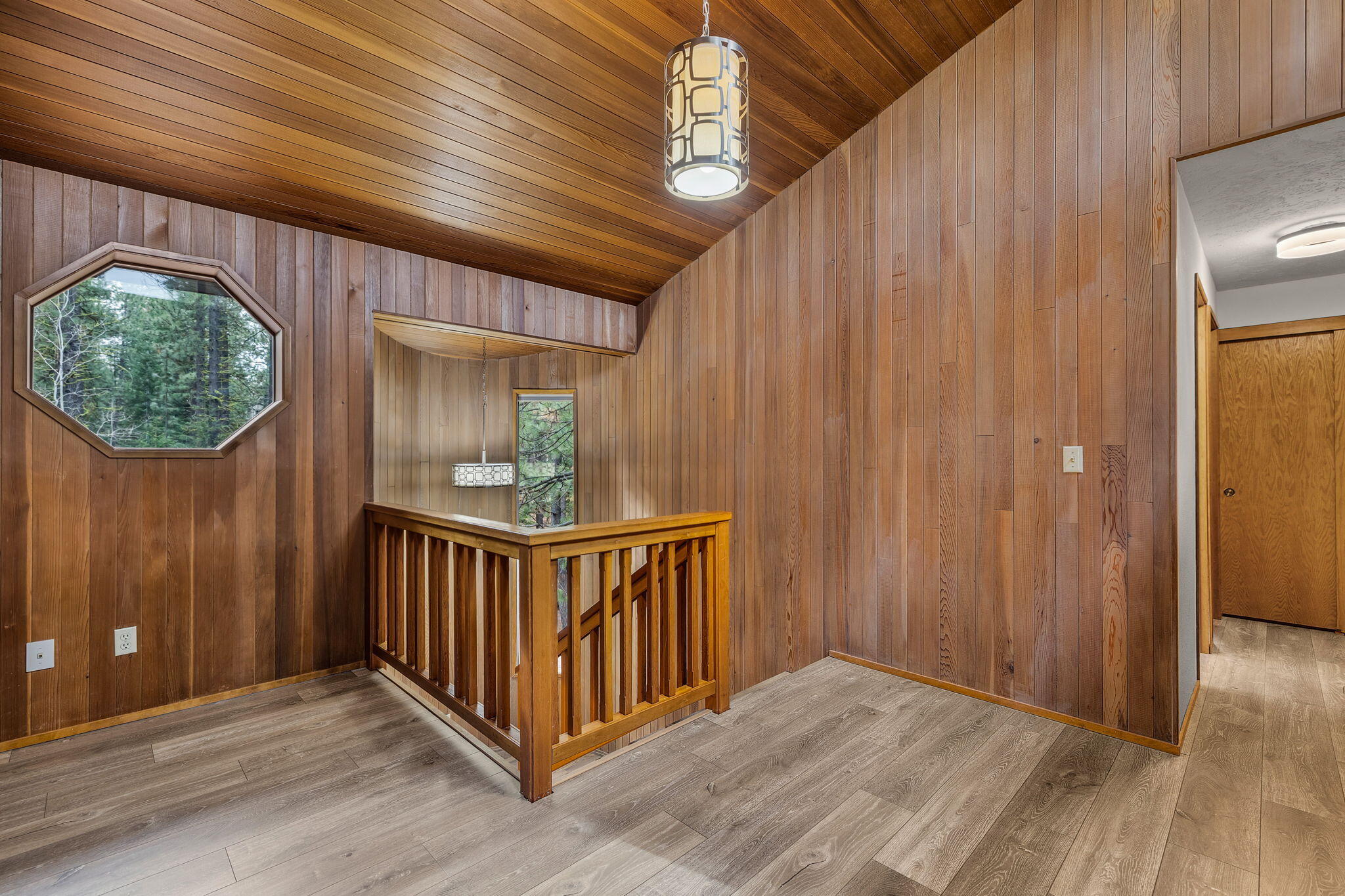 13168 Hawks Beard Black Butte Ranch, OR 97759 - Photo 25 of 47 a view of a hallway