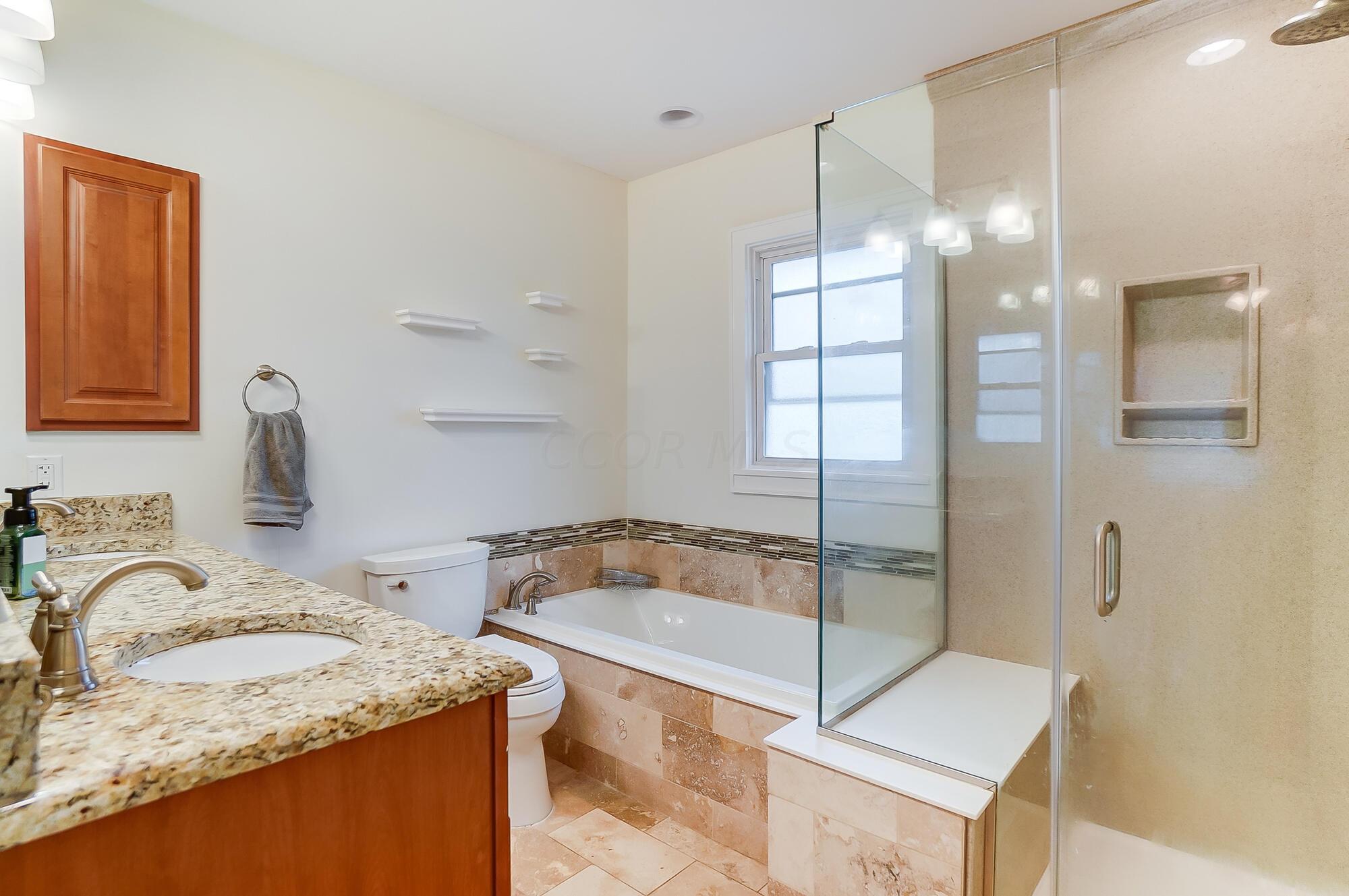 923 McClain Road Columbus, OH 43212 - Photo 17 of 51 2nd floor full bath with double sinks.