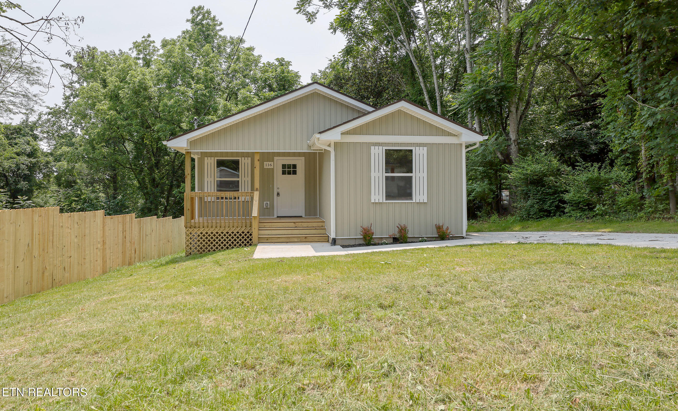 116 Jonathan Lane Oak Ridge, TN 37830 - Photo 3 of 24 116 Jon Front 1