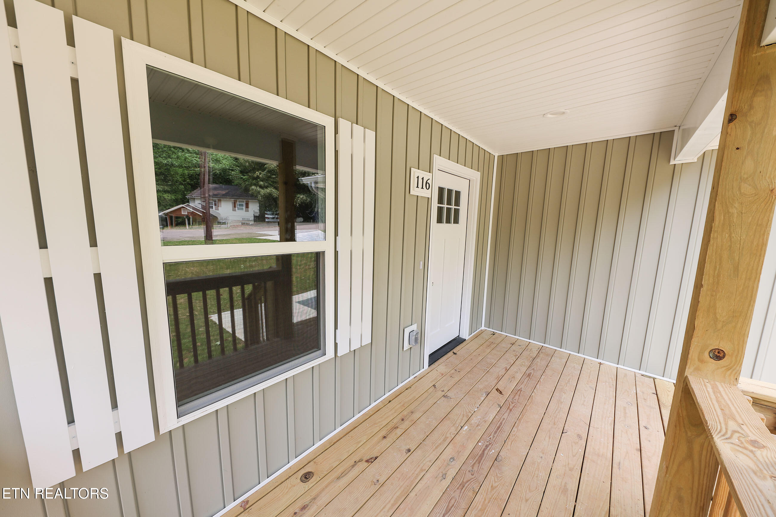 116 Jonathan Lane Oak Ridge, TN 37830 - Photo 5 of 24 116 Jon front porch 1