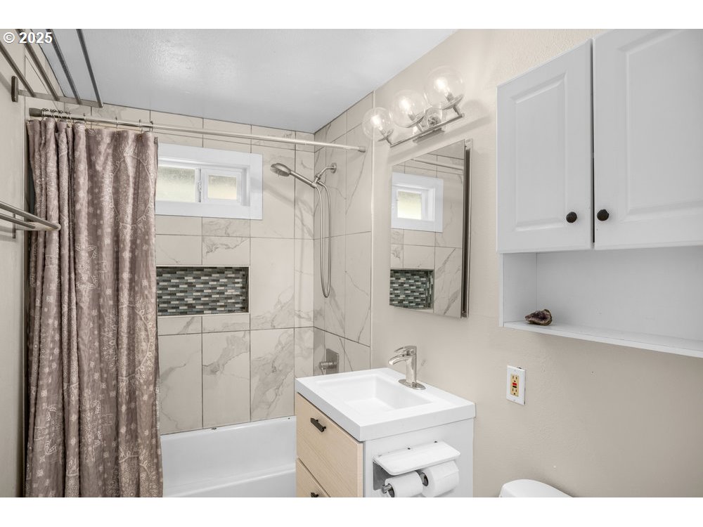 11925 Southwest 7th Street Beaverton, OR 97005 - Photo 14 of 21