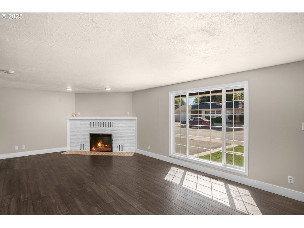 11925 Southwest 7th Street Beaverton, OR 97005 - Photo 4 of 21