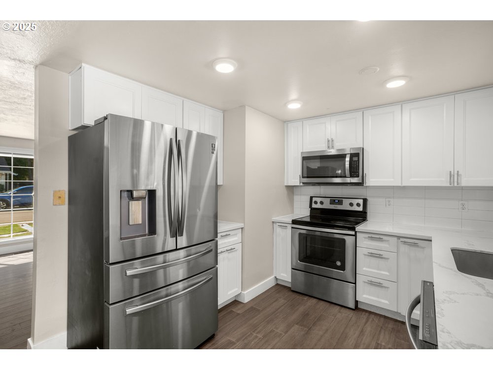 11925 Southwest 7th Street Beaverton, OR 97005 - Photo 9 of 21