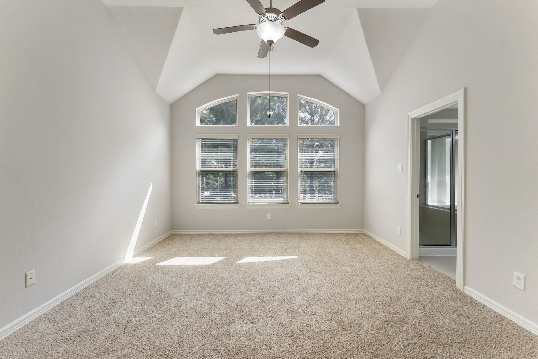 31 Aventura Place Spring, TX 77389 - Photo 28 of 49 an empty room with windows and ceiling fan