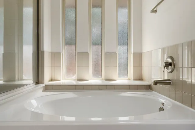 $2,700 | 31 Aventura Place, Spring, TX 77389