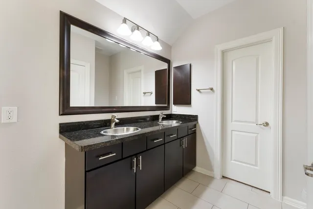 $2,700 | 31 Aventura Place, Spring, TX 77389