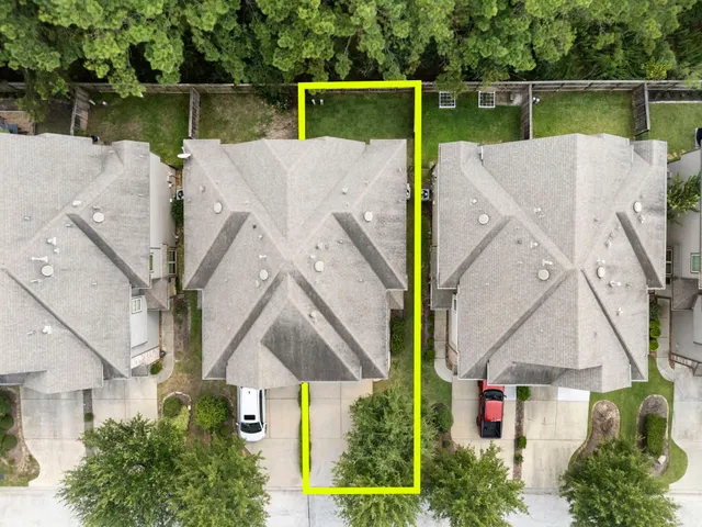 $2,700 | 31 Aventura Place, Spring, TX 77389