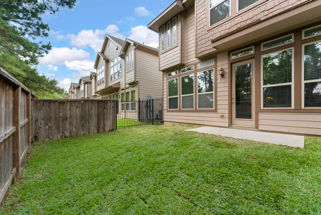 $2,700 | 31 Aventura Place, Spring, TX 77389