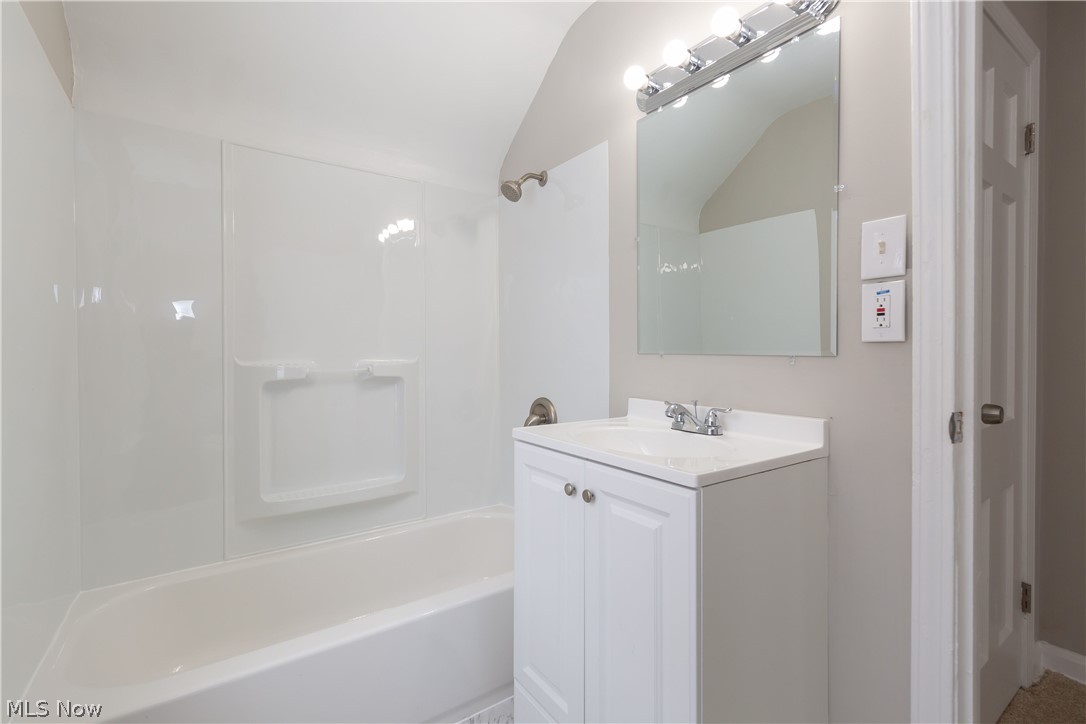 855 Nela View Road Cleveland Heights, OH 44112 - Photo 14 of 23