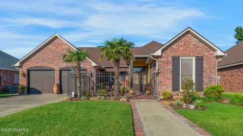 $298,900 | 410 Lauren Drive, Scott, LA 70583