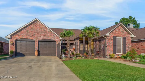 $298,900 | 410 Lauren Drive, Scott, LA 70583