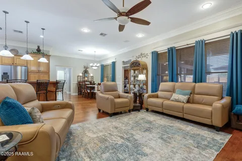 $298,900 | 410 Lauren Drive, Scott, LA 70583