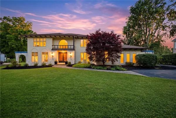 $575,000 | 220 Crestwood Court, Amherst, NY 14221