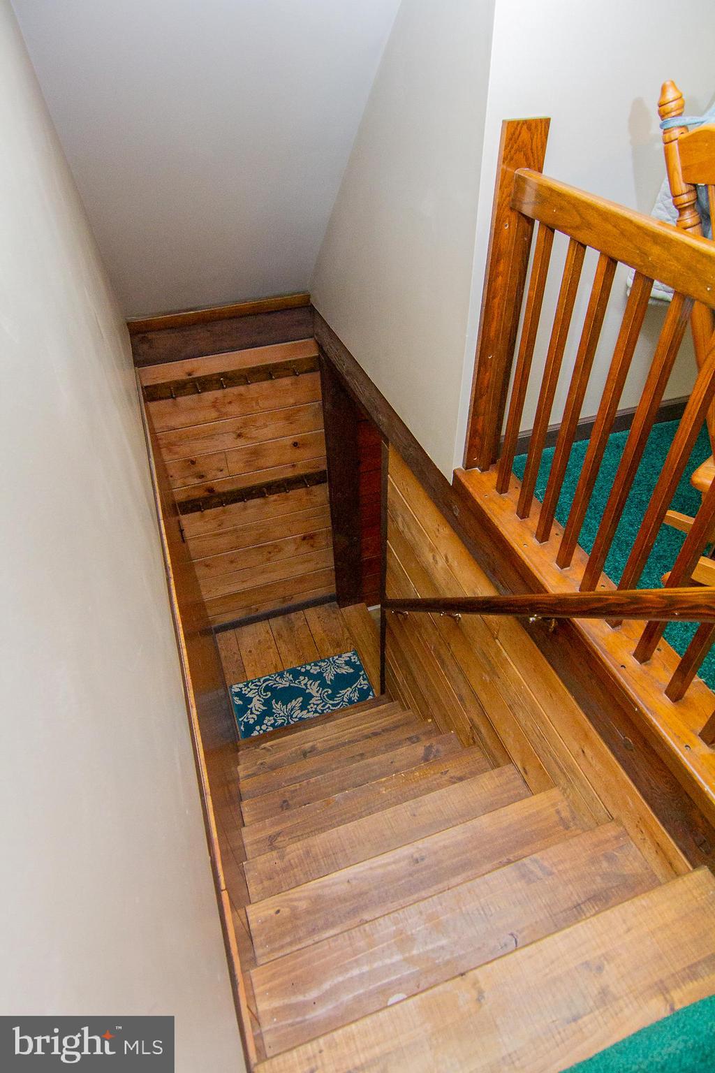 950 Green Springs Road Hanover, PA 17331 - Photo 23 of 42 Wood stairs to UL