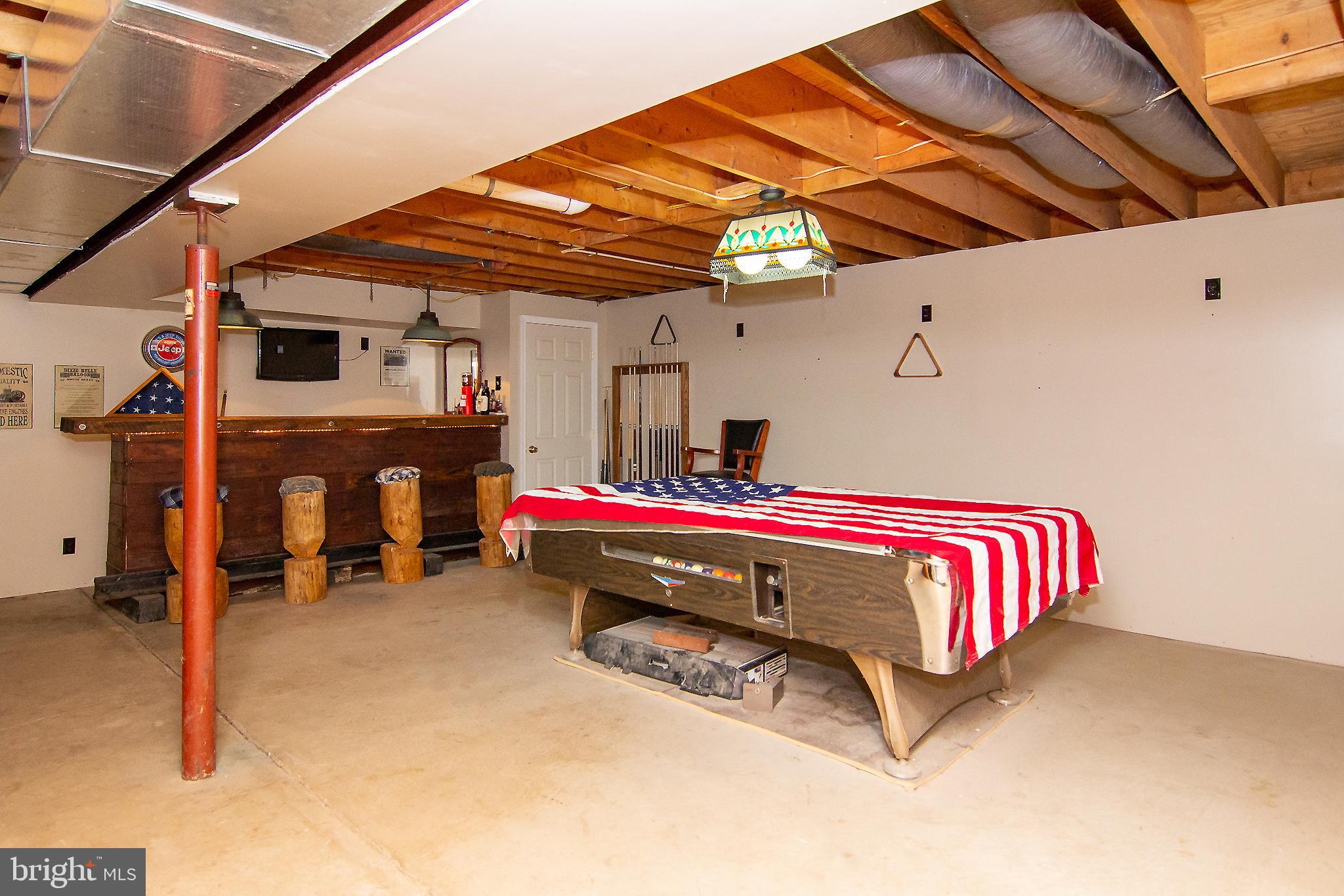 950 Green Springs Road Hanover, PA 17331 - Photo 30 of 42 Room to entertain