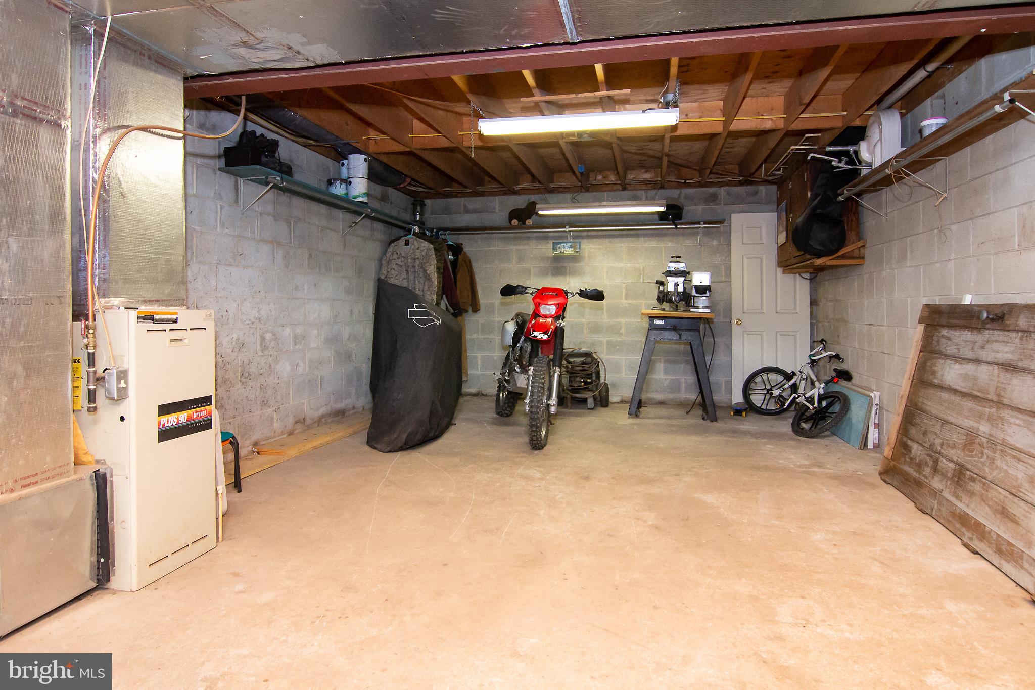 950 Green Springs Road Hanover, PA 17331 - Photo 34 of 42 14 x 28 workroom/storage