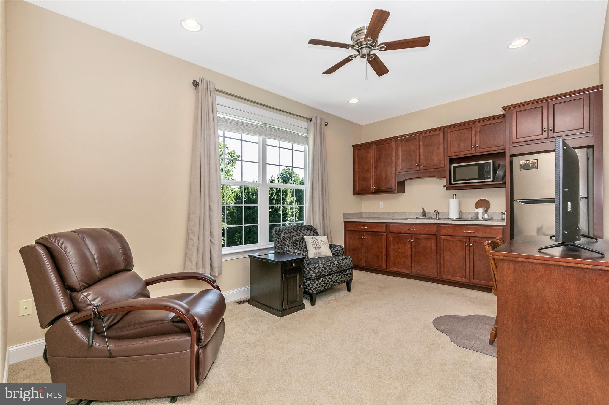 484 Hopewell Road Downingtown, PA 19335 - Photo 20 of 112 In-law Suite sitting area