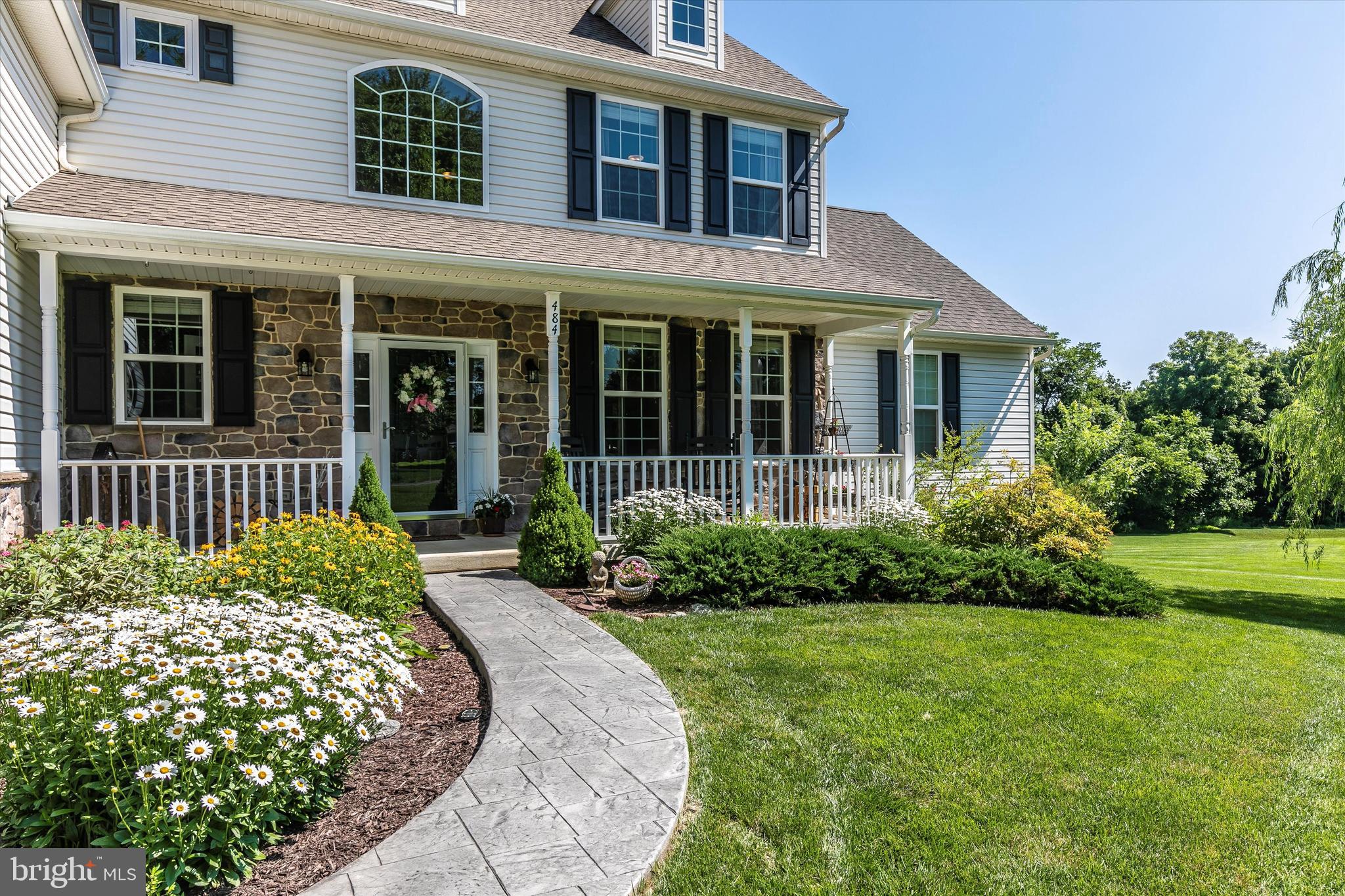 484 Hopewell Road Downingtown, PA 19335 - Photo 6 of 112 Gracious walkway