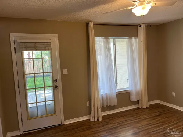 $1,750 | 1348 Redwood Lane, Gulf Breeze, FL 32563