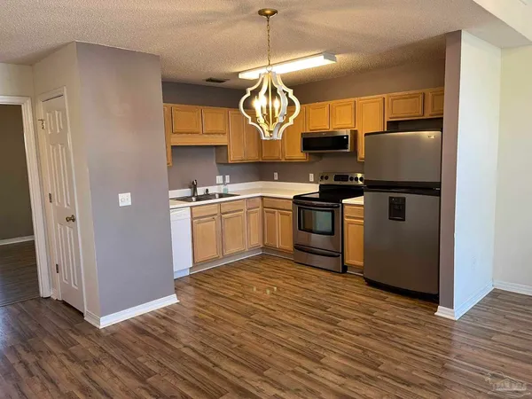 $1,750 | 1348 Redwood Lane, Gulf Breeze, FL 32563