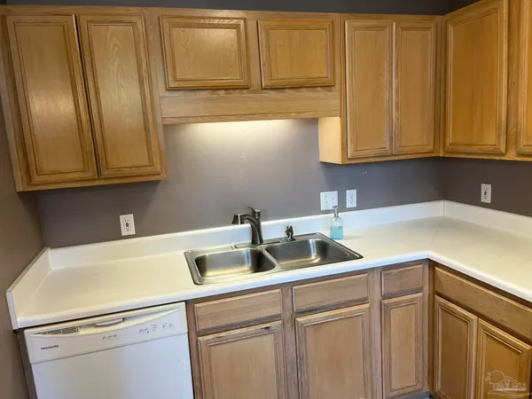 $1,750 | 1348 Redwood Lane, Gulf Breeze, FL 32563