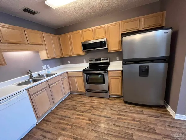 $1,750 | 1348 Redwood Lane, Gulf Breeze, FL 32563