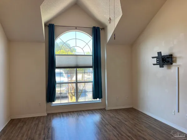 $1,750 | 1348 Redwood Lane, Gulf Breeze, FL 32563