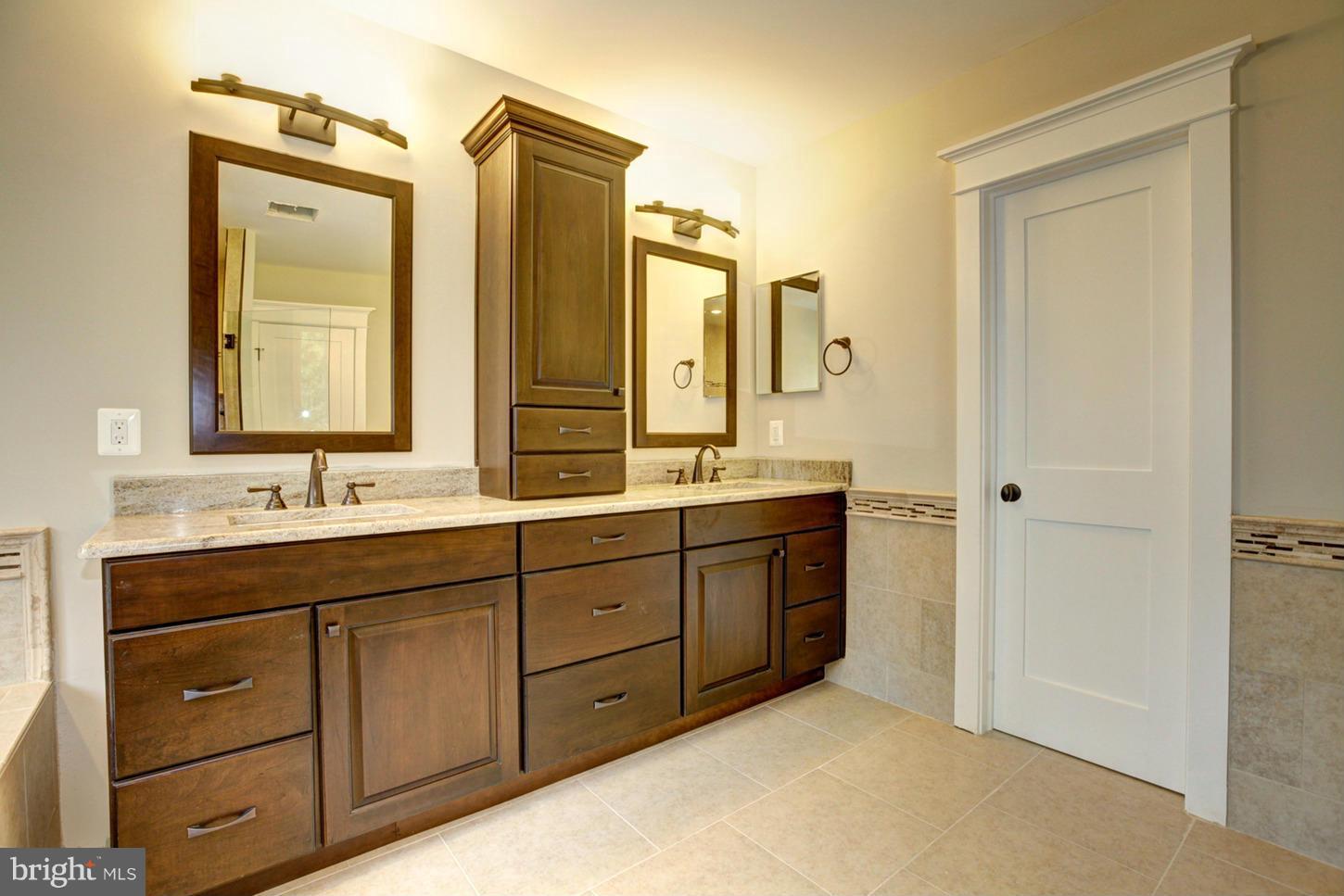 6017 Walhonding Road Bethesda, MD 20816 - Photo 24 of 30 Bath (Master)