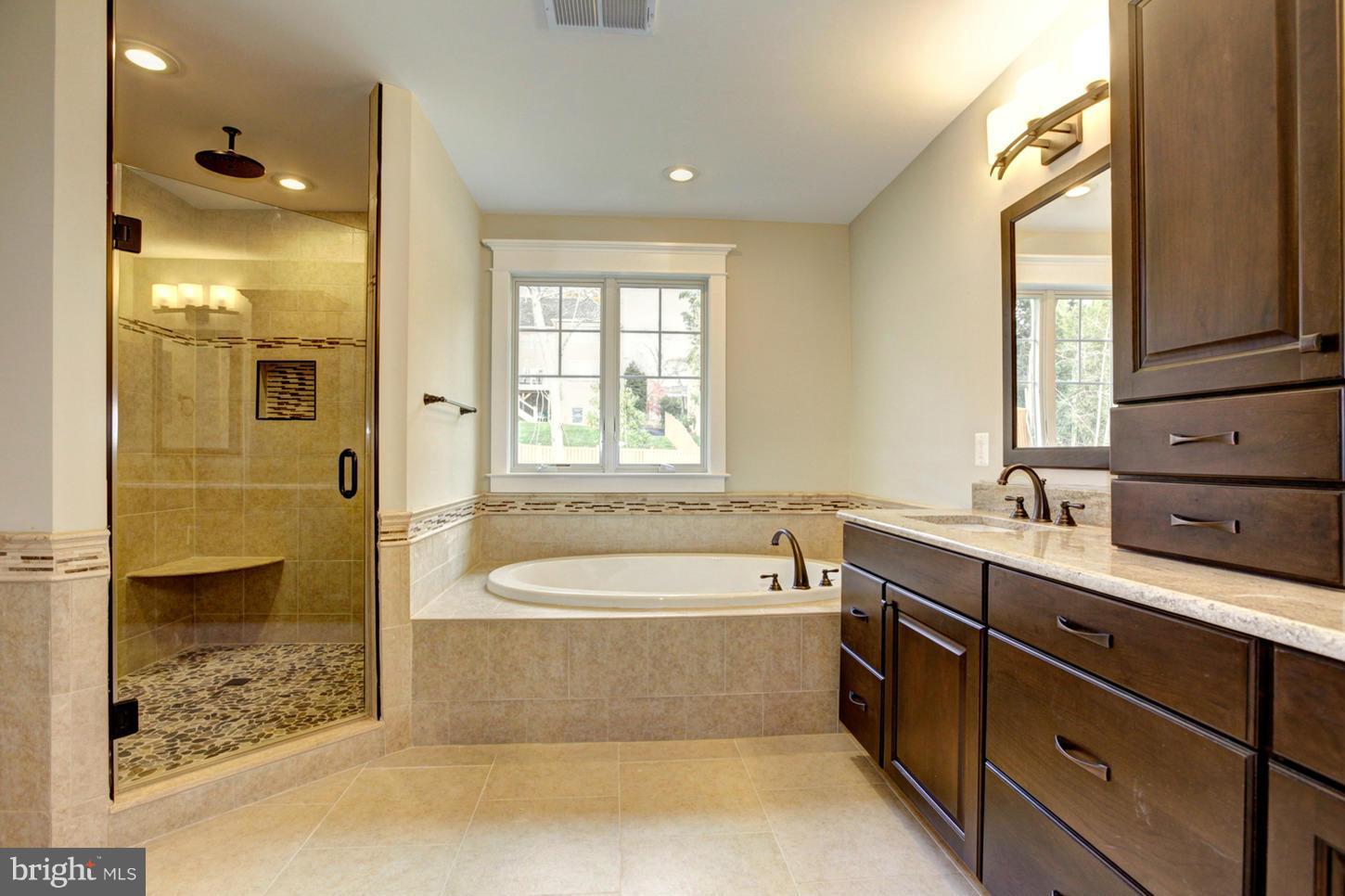 6017 Walhonding Road Bethesda, MD 20816 - Photo 25 of 30 Bath (Master)