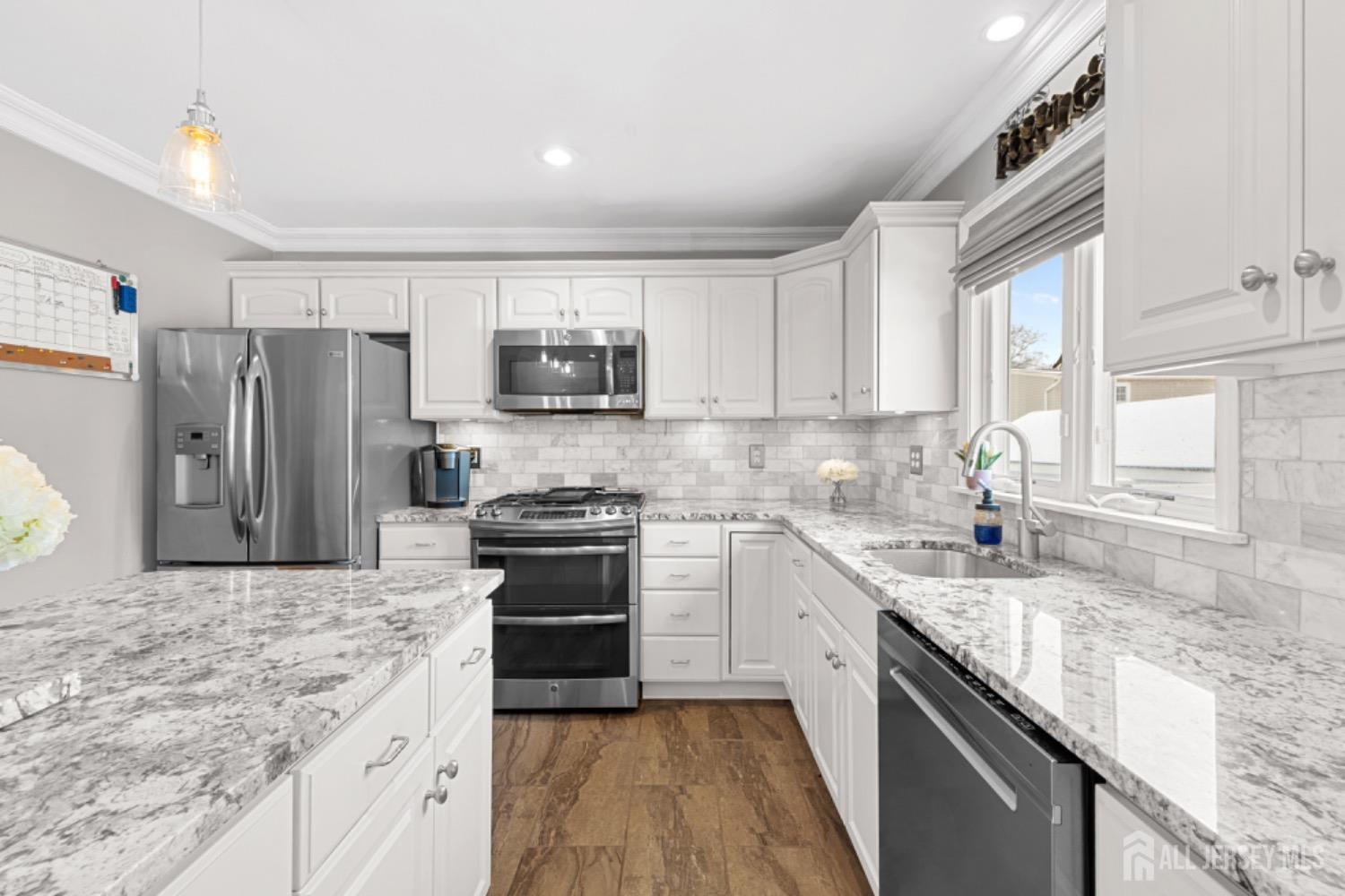 8 Harmony Way Sewaren, NJ 07077 - Photo 9 of 31