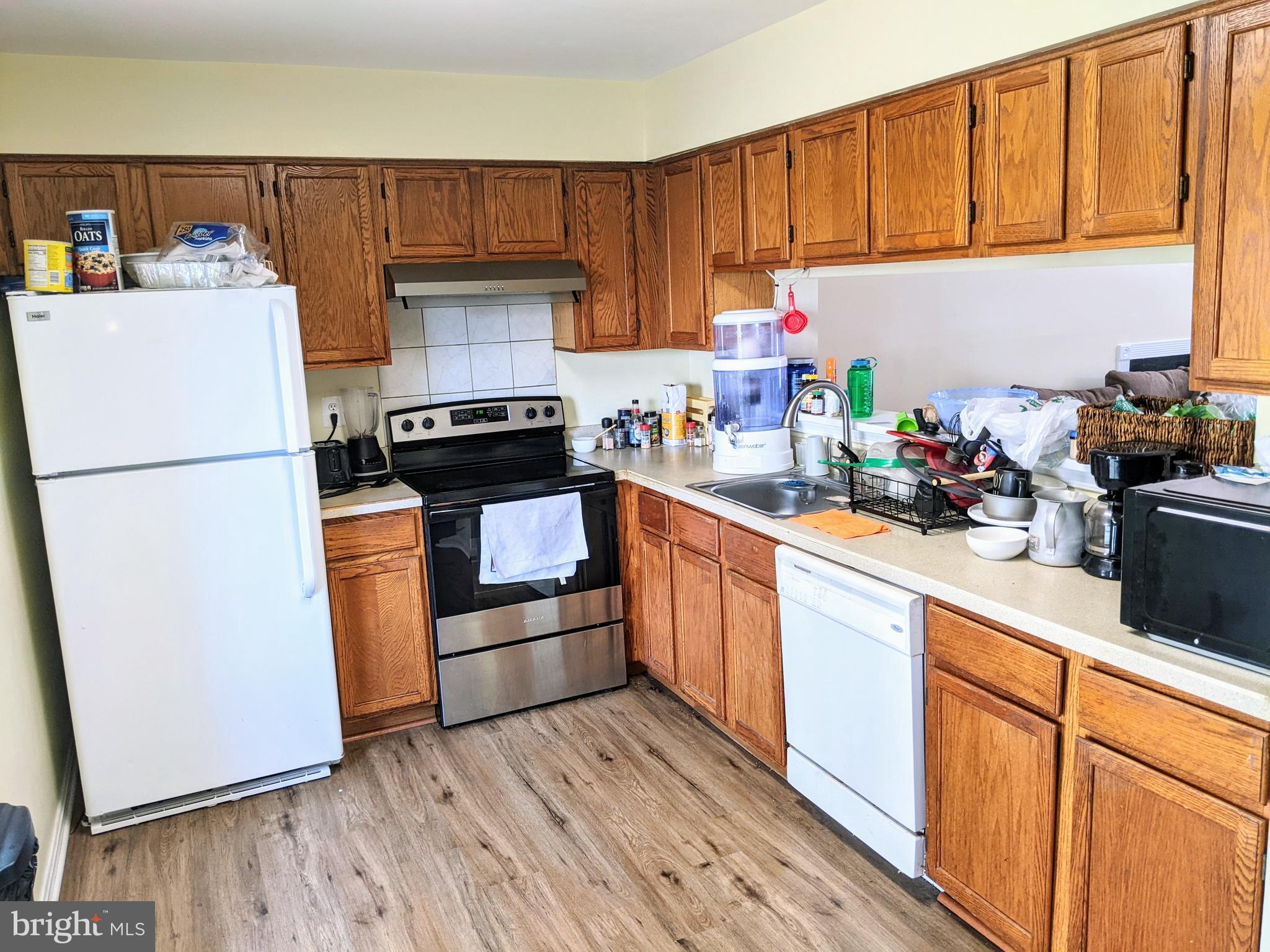 7372 Rokeby Drive Manassas, VA 20109 - Photo 8 of 21 a kitchen with stainless steel appliances granite countertop a refrigerator a stove a sink dishwasher and a refrigerator with wooden floor