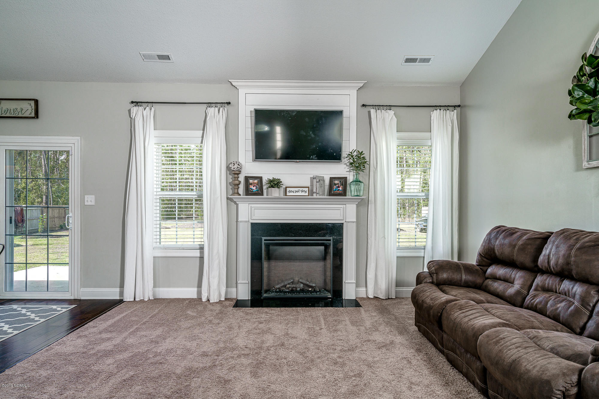 527 Stately Pines Road New Bern, NC 28560 - Photo 2 of 34 527 Stately Pines Road