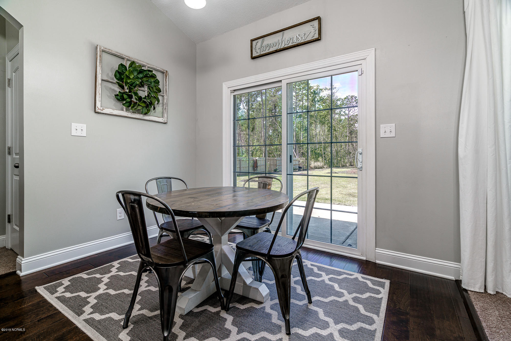 527 Stately Pines Road New Bern, NC 28560 - Photo 8 of 34 527 Stately Pines Road