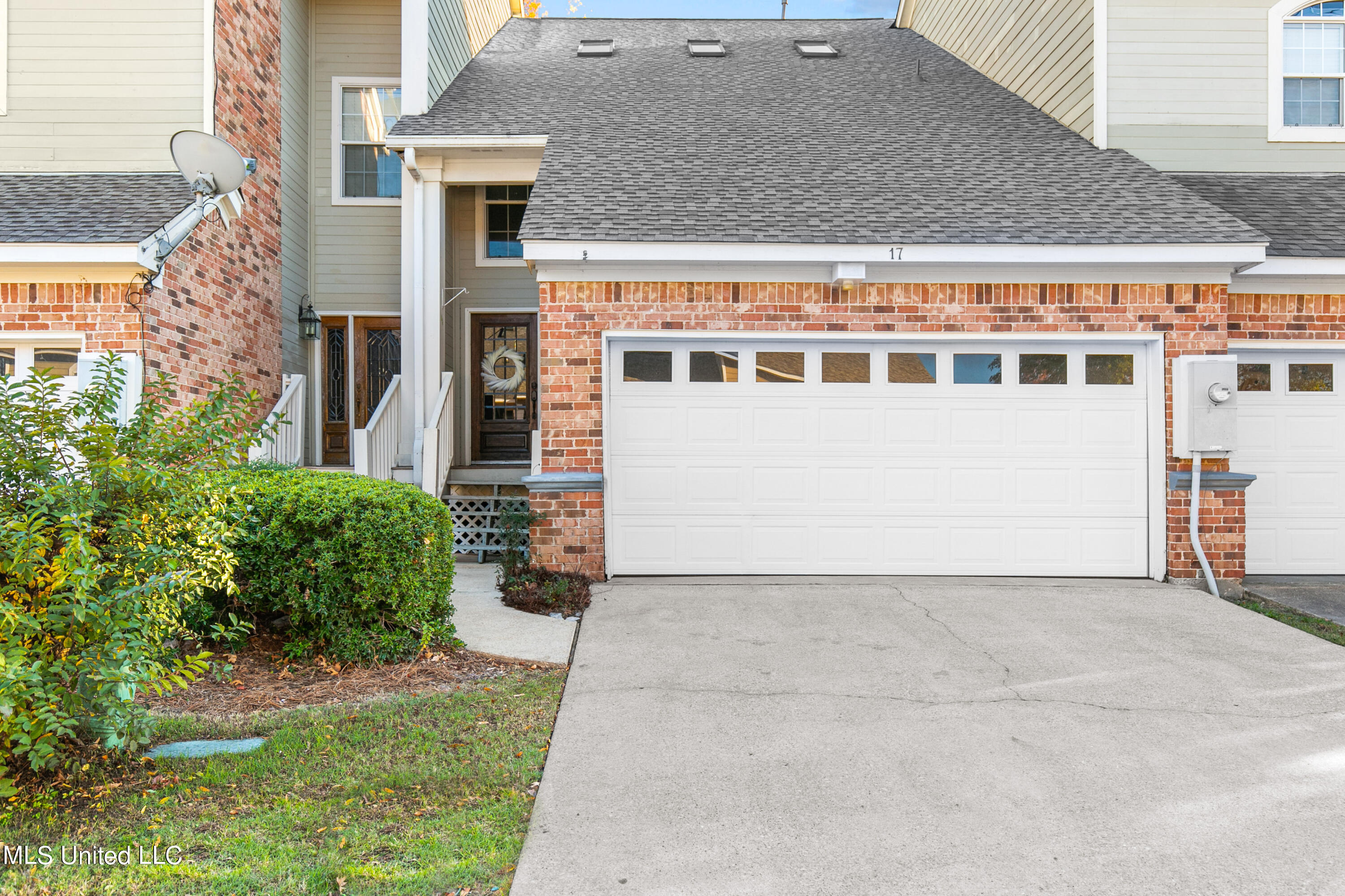 17 Charleston Circle Brandon, MS 39047 - Photo 2 of 51 17 Charleston Cir-3 (1)