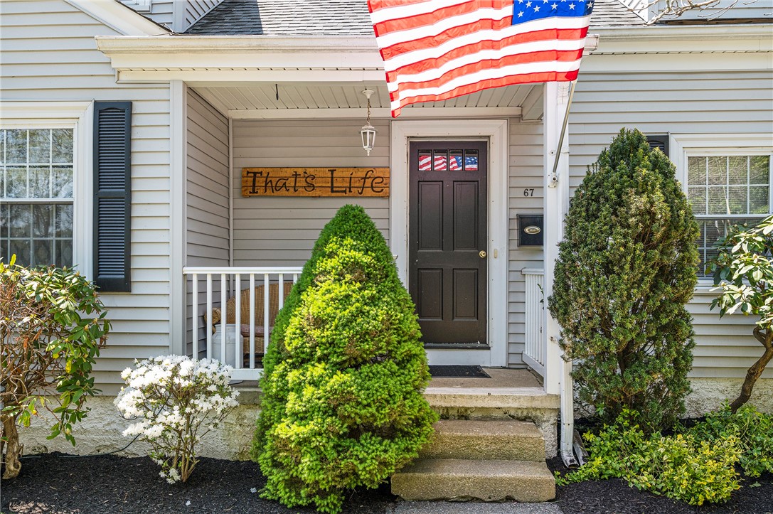67 Sand Pond Road Warwick, RI 02888 - Photo 4 of 32