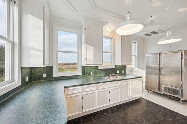 $4,100,000 | 3401 US Highway 290 East, Brenham, TX 77833