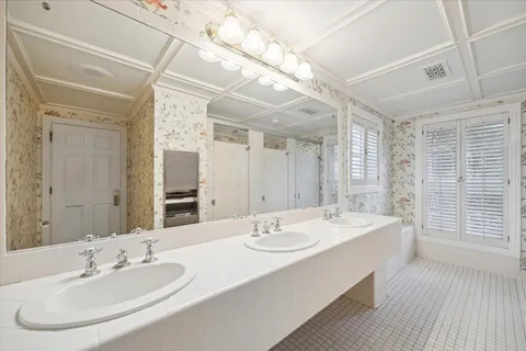 $4,100,000 | 3401 US Highway 290 East, Brenham, TX 77833