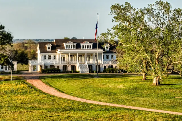 $4,100,000 | 3401 US Highway 290 East, Brenham, TX 77833