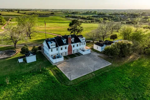 $4,100,000 | 3401 US Highway 290 East, Brenham, TX 77833
