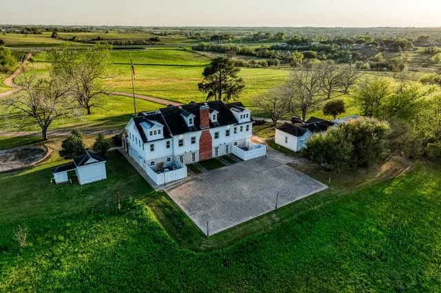 $4,100,000 | 3401 US Highway 290 East, Brenham, TX 77833