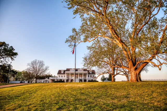 $4,100,000 | 3401 US Highway 290 East, Brenham, TX 77833