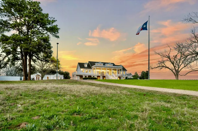 $4,100,000 | 3401 US Highway 290 East, Brenham, TX 77833