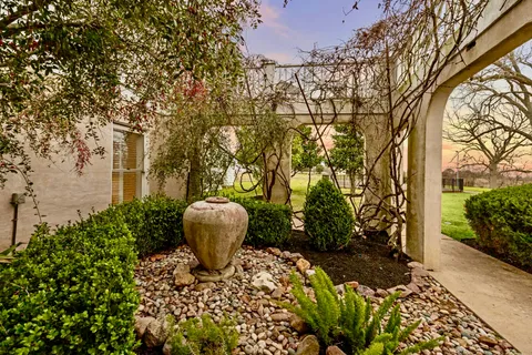 $4,100,000 | 3401 US Highway 290 East, Brenham, TX 77833