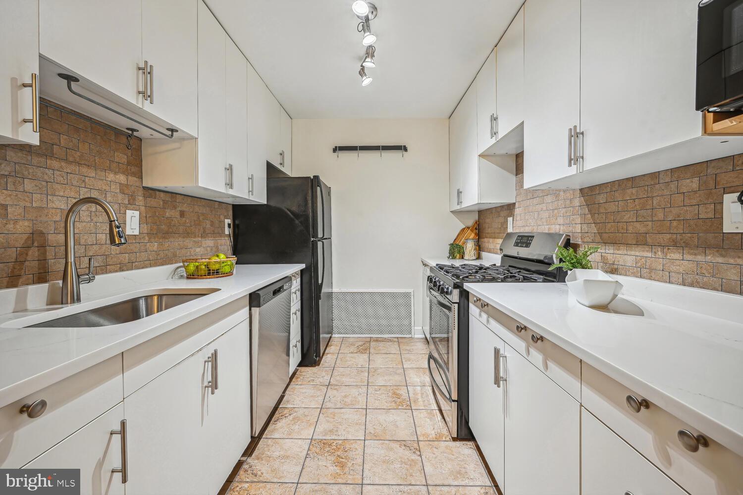 329 N Street Southwest, Unit 329 Washington, DC 20024 - Photo 6 of 23