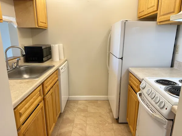 $1,800 | 133 Commander Shea Boulevard, Unit 113, Quincy, MA 02171