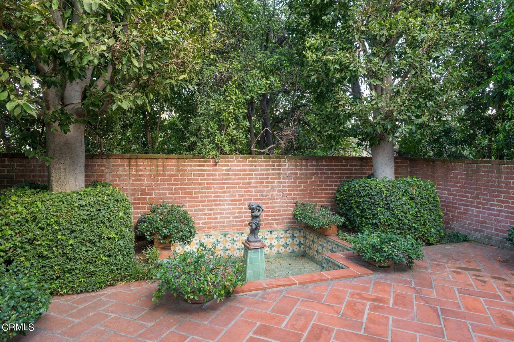 1585 Orlando Road Pasadena, CA 91106 - Photo 34 of 47 a view of a garden with plants